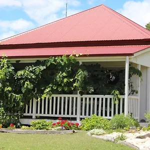 https://historic-cottage-on-working-rare-breeds-farm-glenlyon-dam.queenslandhotels.net